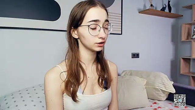 Snapshot of PollyBeev chatting on 10/22/25, 07:30 PollyBeev online show from 10/22/25, 07:30