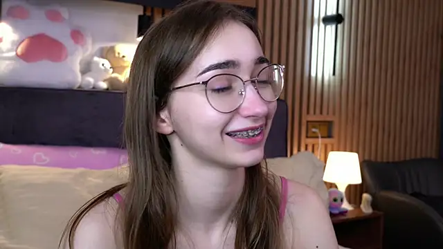 Snapshot of PollyBeev chatting on 11/16/25, 07:25 PollyBeev online show from 11/16/25, 07:25