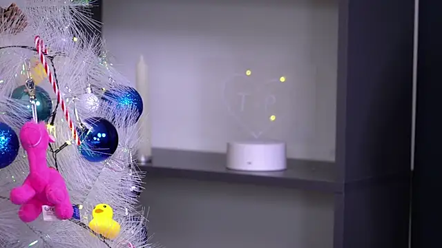 Snapshot of PollyBeev chatting on 11/23/25, 07:30 PollyBeev online show from 11/23/25, 07:30