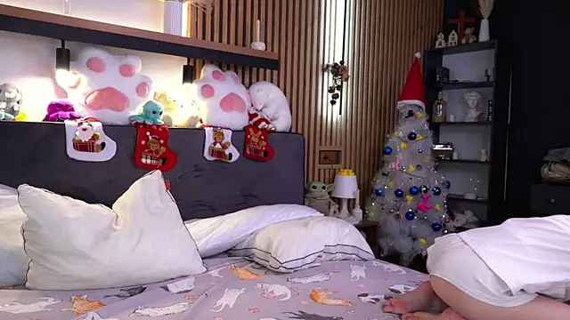 Snapshot of PollyBeev chatting on 11/28/25, 07:11 PollyBeev online show from 11/28/25, 07:11