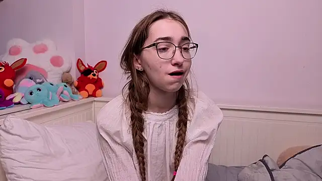 PollyBeev online show from 05/29/26, 06:44