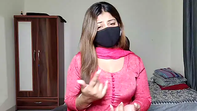 Hoty-Shivangi online show from 03/12/26, 07:31