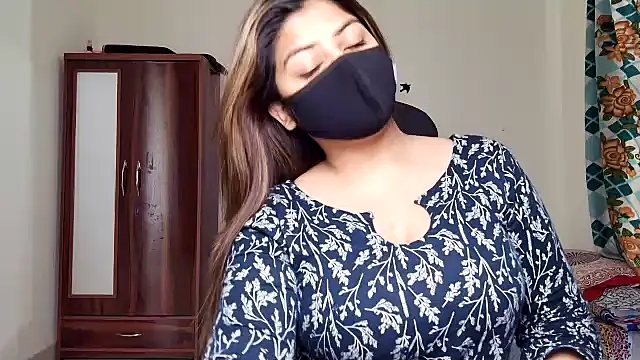 Hoty-Shivangi online show from 03/14/26, 10:32