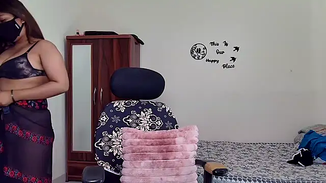 Hoty-Shivangi online show from 03/15/26, 07:36