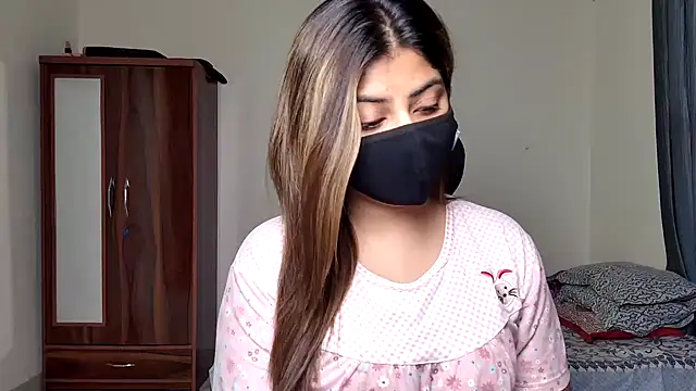 Hoty-Shivangi online show from 03/17/26, 12:52