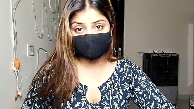 Hoty-Shivangi online show from 04/04/26, 04:48