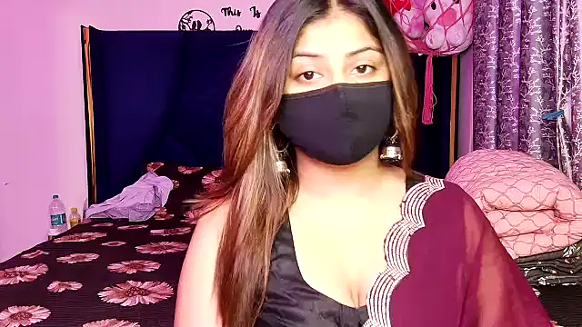 Hoty-Shivangi online show from 06/24/26, 08:19