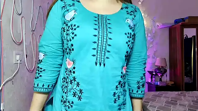 Hoty-Shivangi online show from 07/17/26, 09:49