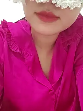 Snapshot of girldam95 chatting on 05/18/26, 06:52 girldam95 online show from 05/18/26, 06:52
