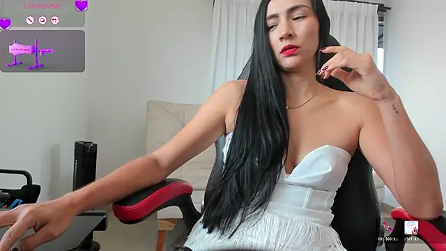 Snapshot of coniie_jhons chatting on 04/18/26, 11:47 coniie jhons online show from 04/18/26, 11:47