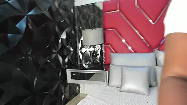 Snapshot of KeniaMuller chatting on 10/17/25, 11:57 KeniaMuller online show from 10/17/25, 11:57