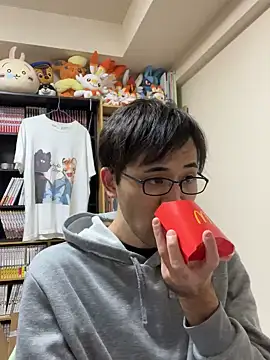 Snapshot of ryusei18570 chatting on 12/15/24, 09:45 ryusei18570 online show from 12/15/24, 09:45