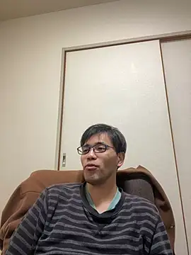 Snapshot of ryusei18570 chatting on 02/08/25, 04:14 ryusei18570 online show from 02/08/25, 04:14