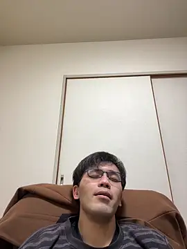 Snapshot of ryusei18570 chatting on 02/14/25, 02:54 ryusei18570 online show from 02/14/25, 02:54