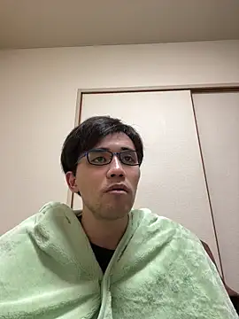 Snapshot of ryusei18570 chatting on 02/19/25, 03:27 ryusei18570 online show from 02/19/25, 03:27