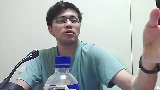 Snapshot of ryusei18570 chatting on 09/13/25, 03:12 ryusei18570 online show from 09/13/25, 03:12