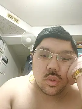 Snapshot of zeusu0095 chatting on 10/28/25, 09:02 zeusu0095 online show from 10/28/25, 09:02