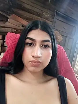 Snapshot of Julix_A chatting on 12/16/25, 12:32 Julix A online show from 12/16/25, 12:32