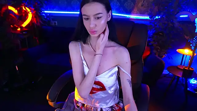 Snapshot of Snow_WhiteeeX chatting on 02/04/25, 06:46 Snow WhiteeeX online show from 02/04/25, 06:46
