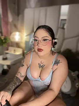 Snapshot of AHRI_LEE chatting on 12/15/24, 03:02 AHRI LEE online show from 12/15/24, 03:02