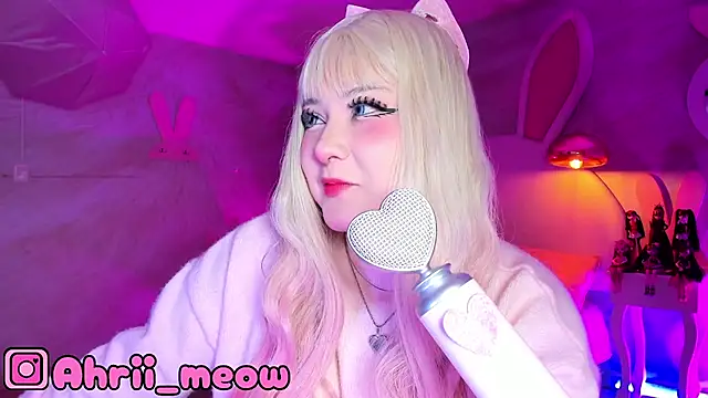 Snapshot of AHRI_LEE chatting on 09/17/25, 04:14 AHRI LEE online show from 09/17/25, 04:14