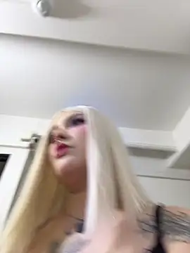 Snapshot of AHRI_LEE chatting on 11/26/25, 03:51 AHRI LEE online show from 11/26/25, 03:51