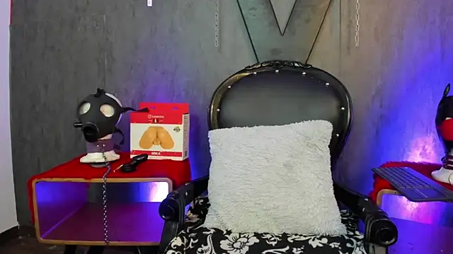 Snapshot of IvanaFetish chatting on 02/05/25, 04:27 IvanaFetish online show from 02/05/25, 04:27