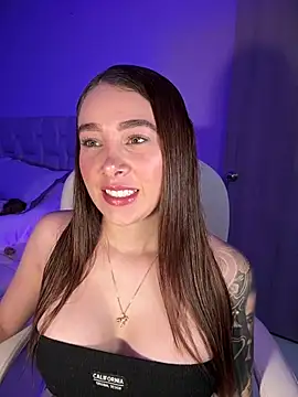 Snapshot of Lanataylor- chatting on 02/19/25, 10:42 Lanataylor- online show from 02/19/25, 10:42