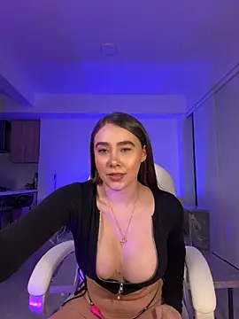 Snapshot of Lanataylor- chatting on 09/26/25, 11:53 Lanataylor- online show from 09/26/25, 11:53