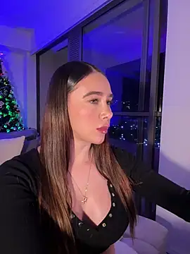 Snapshot of Lanataylor- chatting on 12/21/25, 01:35 Lanataylor- online show from 12/21/25, 01:35