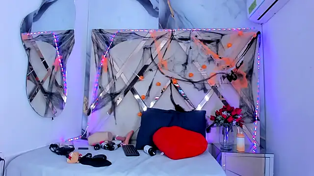 ninaht online show from 10/28/25, 08:44