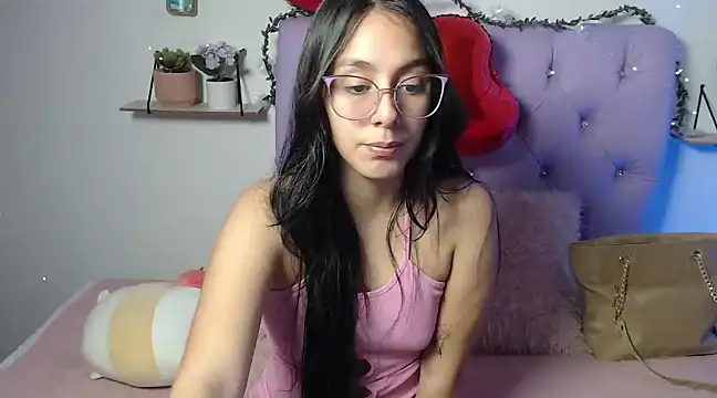 Snapshot of Freyja_01 chatting on 02/07/25, 09:37 Freyja 01 online show from 02/07/25, 09:37