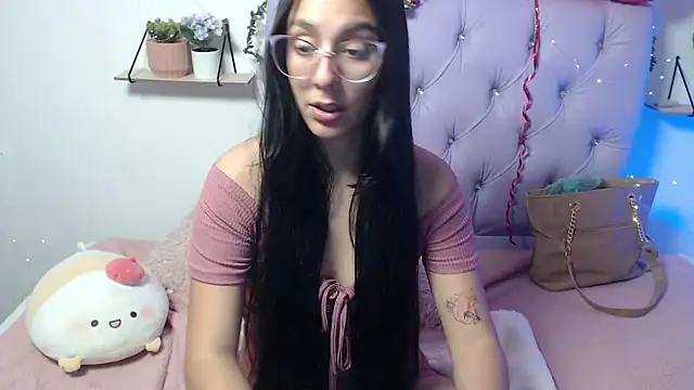 Snapshot of Freyja_01 chatting on 02/08/25, 09:46 Freyja 01 online show from 02/08/25, 09:46