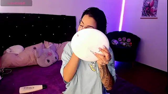 Snapshot of Alice_woodville chatting on 12/11/24, 08:07 Alice woodville online show from 12/11/24, 08:07