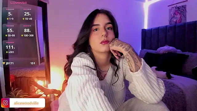 Snapshot of Alice_woodville chatting on 02/14/25, 10:14 Alice woodville online show from 02/14/25, 10:14