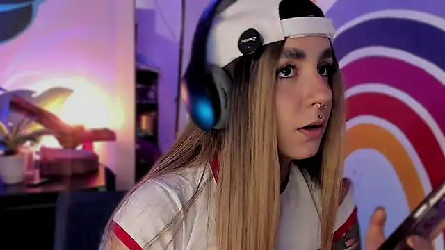 Snapshot of Alice_woodville chatting on 09/11/25, 08:53 Alice woodville online show from 09/11/25, 08:53