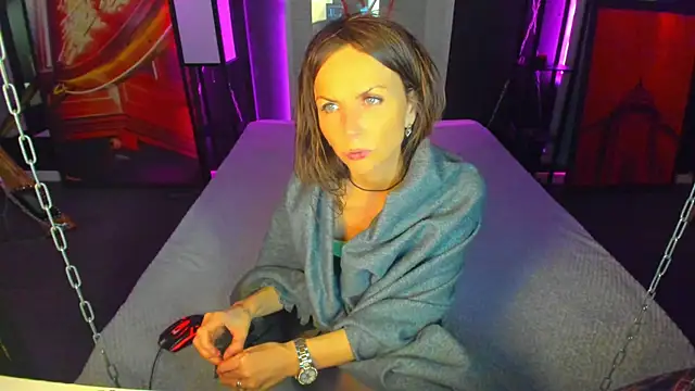 Elizabe th online show from 03/10/25, 10:04