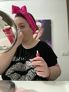 Snapshot of MelanieBrownn chatting on 12/19/24, 02:45 MelanieBrownn online show from 12/19/24, 02:45