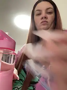 Snapshot of MelanieBrownn chatting on 12/27/24, 01:11 MelanieBrownn online show from 12/27/24, 01:11