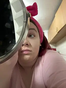 Snapshot of MelanieBrownn chatting on 03/09/25, 05:17 MelanieBrownn online show from 03/09/25, 05:17