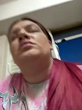 Snapshot of MelanieBrownn chatting on 03/12/25, 04:46 MelanieBrownn online show from 03/12/25, 04:46