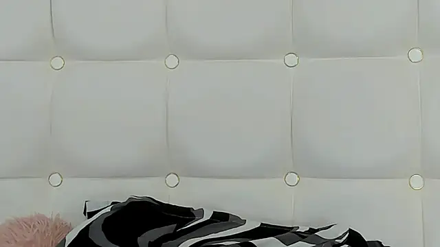 Snapshot of MelanieBrownn chatting on 03/13/25, 07:28 MelanieBrownn online show from 03/13/25, 07:28