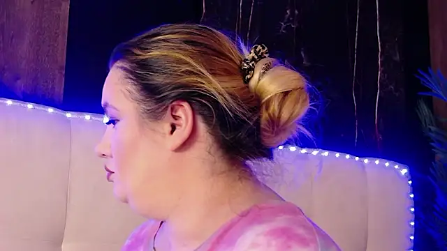 Snapshot of MelanieBrownn chatting on 03/01/26, 06:37 MelanieBrownn online show from 03/01/26, 06:37