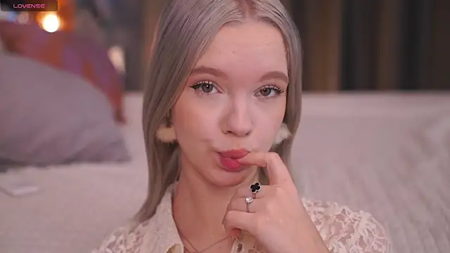  AlinaBailey online show from 11/21/25, 07:40