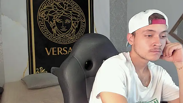 Desmon Clark online show from 01/13/25, 01:45