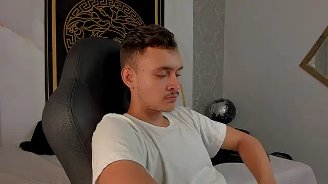 Desmon Clark online show from 02/24/25, 03:44