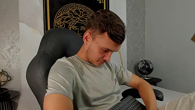 Desmon Clark online show from 03/04/25, 09:00