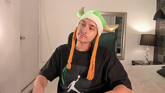 Desmon Clark online show from 03/18/25, 06:25