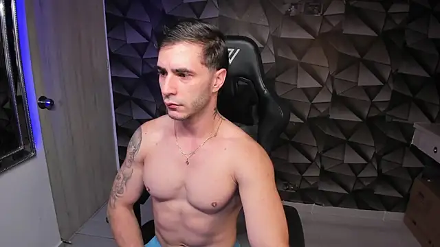 Snapshot of Tayler_duster chatting on 12/23/24, 10:32 Tayler duster online show from 12/23/24, 10:32