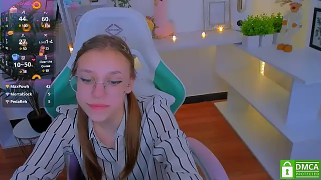 LayriantaVee online show from 01/10/25, 01:09